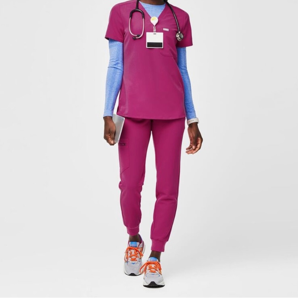 Catarina One-Pocket Scrub Top and High-Waisted Zamora Jogger Scrub Pants🩷